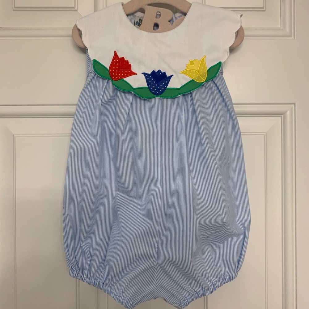 ✔️SOLD✔️ Vintage tulip bubble romper